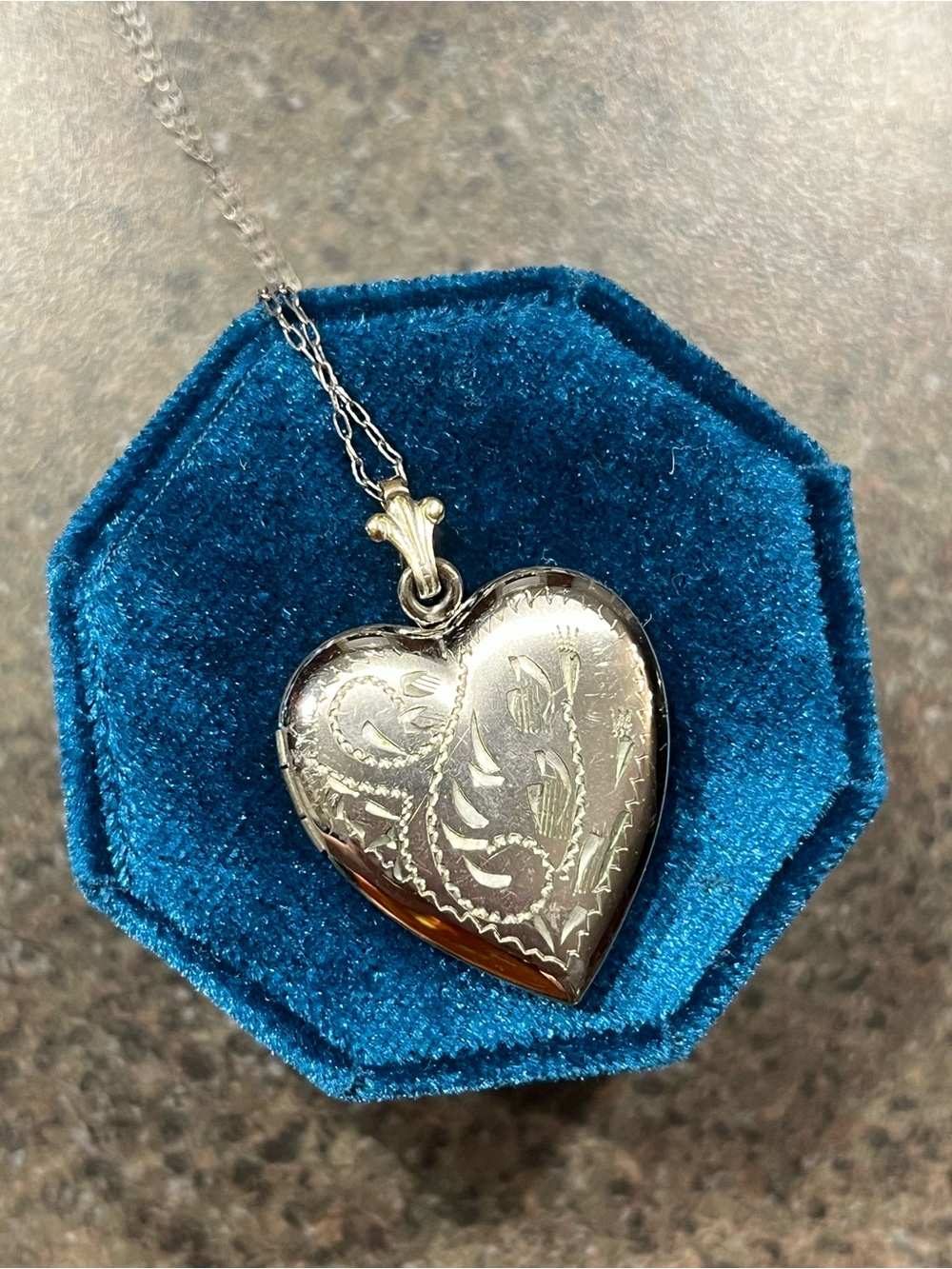 Vintage Sterling Etched Heart Locket & Chain- 17” - Picture 3 of 10